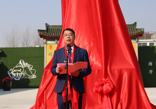 9中國(guó)酒業(yè)協(xié)會(huì)副秘書(shū)長(zhǎng)劉振國(guó)致賀辭