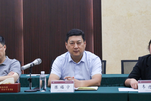 副縣長(zhǎng)、科技鎮(zhèn)長(zhǎng)團(tuán)團(tuán)長(zhǎng)-陳福寧